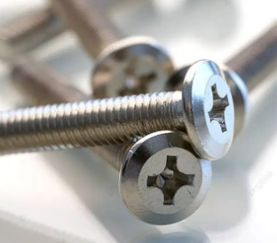 Porównanie wydajności śrub martenzytycznych i austenitycznych